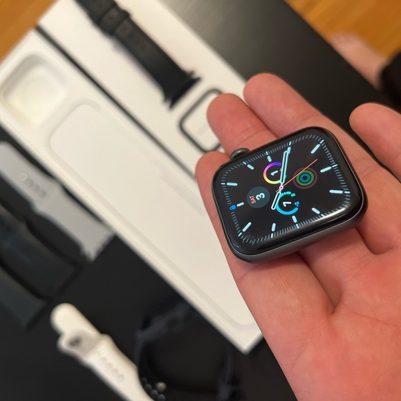 Apple Watch 44mm 4th generation - Picture 7 of 7